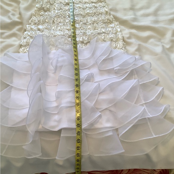 Elegant White Ruffled Dress - Picture 12 of 12